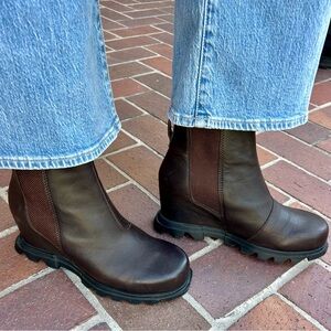 Sorel Joan of Arctic Wedge III Chelsea Brown Leather Boots Lug Sole Size 8